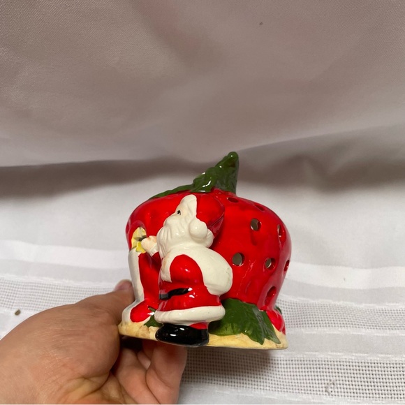 Vintage 1980 "Santa Visits Strawberry Shortcake" Christmas Figurine - Picture 6 of 9